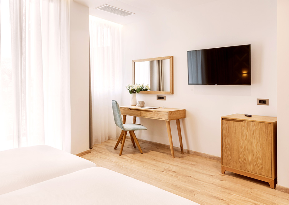 Dayshotel Athens Double With Balcony Amenities